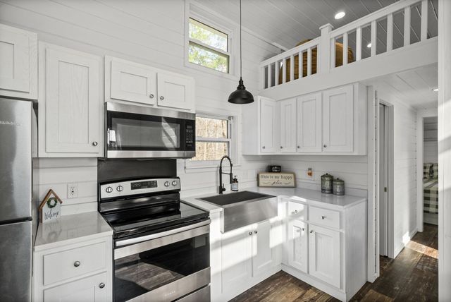 102 Thomas Rd, Dover, TN 37058