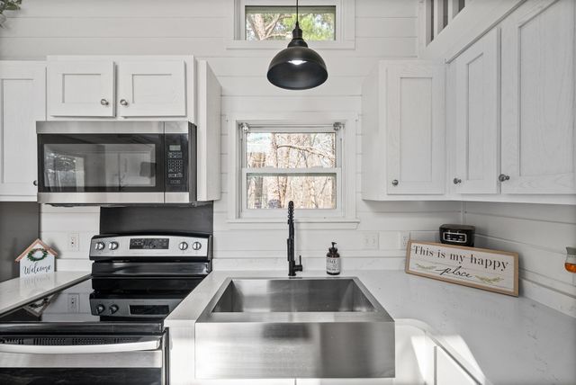 102 Thomas Rd, Dover, TN 37058