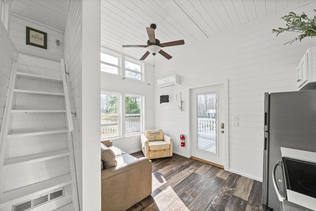 102 Thomas Rd, Dover, TN 37058