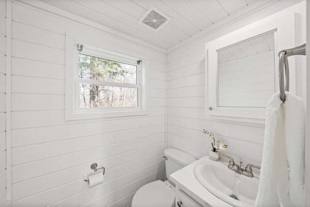 102 Thomas Rd, Dover, TN 37058