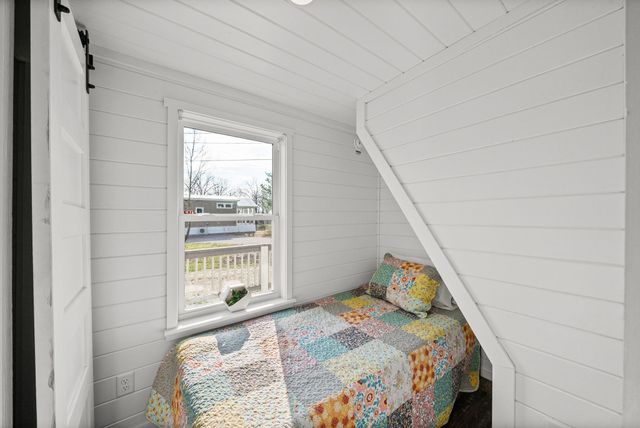 102 Thomas Rd, Dover, TN 37058