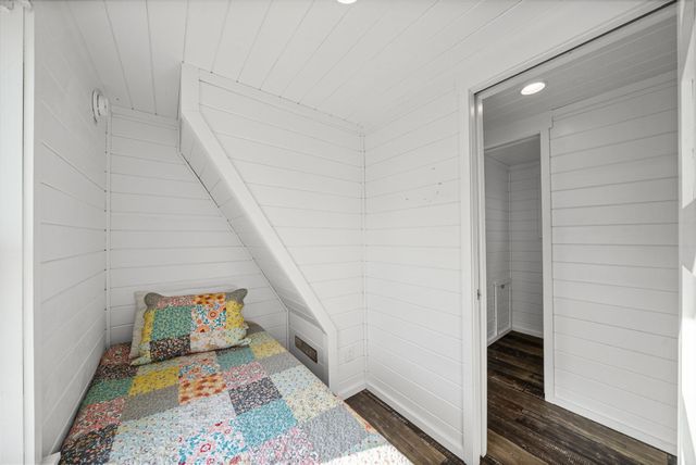 102 Thomas Rd, Dover, TN 37058