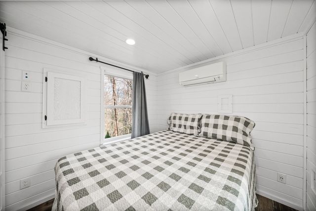 102 Thomas Rd, Dover, TN 37058