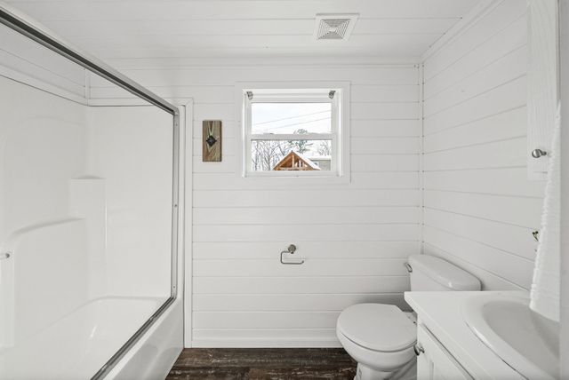 102 Thomas Rd, Dover, TN 37058