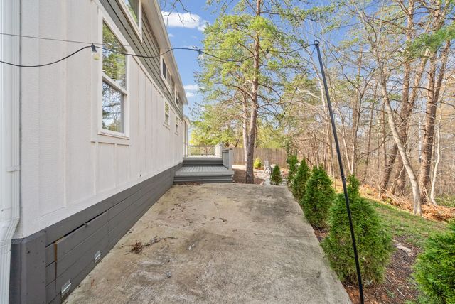 102 Thomas Rd, Dover, TN 37058