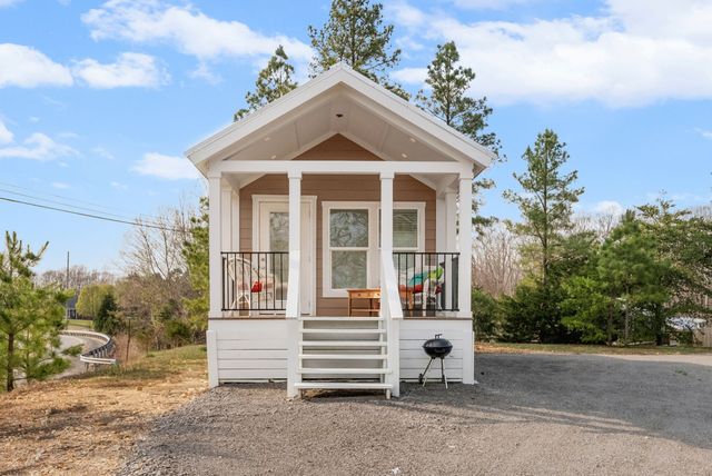 102 Thomas Rd, Dover, TN 37058