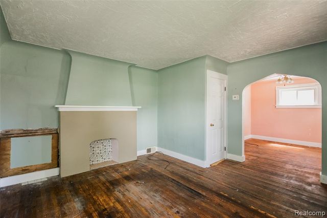 23122 Reynolds Avenue, Hazel Park, MI 48030