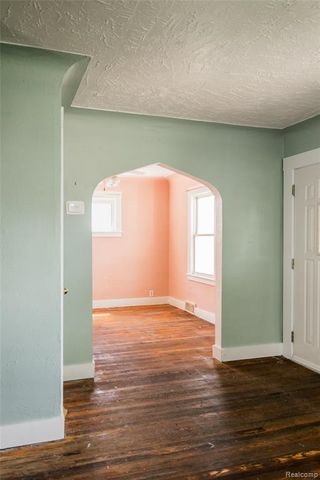 23122 Reynolds Avenue, Hazel Park, MI 48030