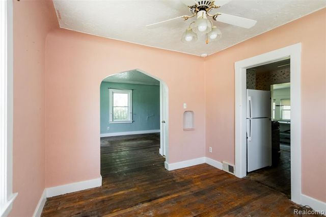 23122 Reynolds Avenue, Hazel Park, MI 48030
