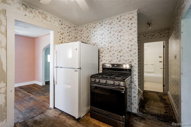 23122 Reynolds Avenue, Hazel Park, MI 48030