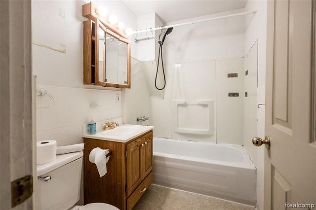 23122 Reynolds Avenue, Hazel Park, MI 48030
