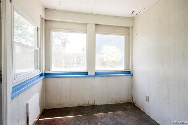 23122 Reynolds Avenue, Hazel Park, MI 48030