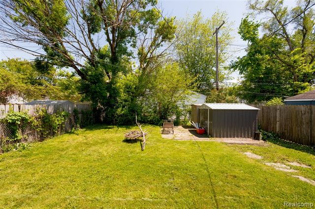 23122 Reynolds Avenue, Hazel Park, MI 48030