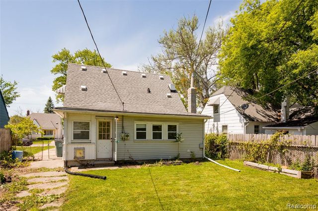23122 Reynolds Avenue, Hazel Park, MI 48030