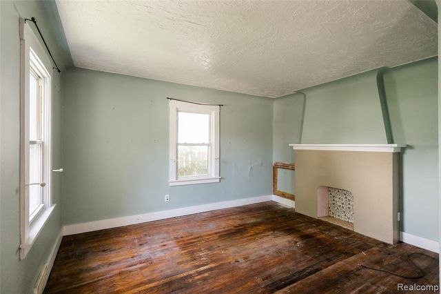 23122 Reynolds Avenue, Hazel Park, MI 48030