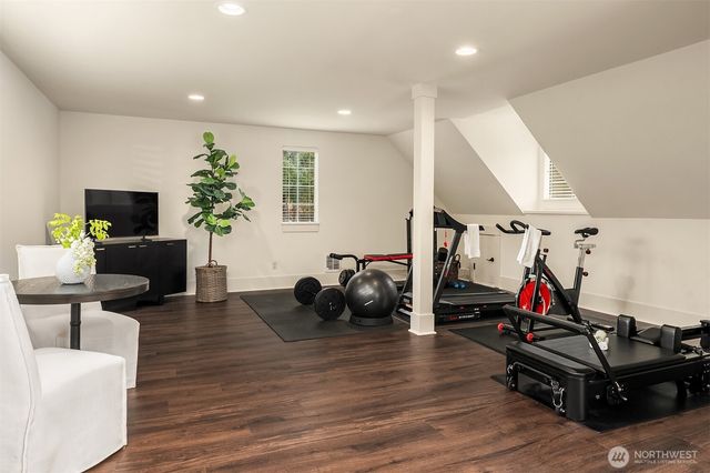 1617 216th Avenue NE, Sammamish, WA 98074
