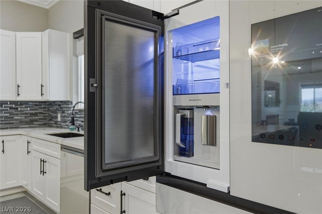 2120 Iroquois Avenue, Pahrump, NV 89048