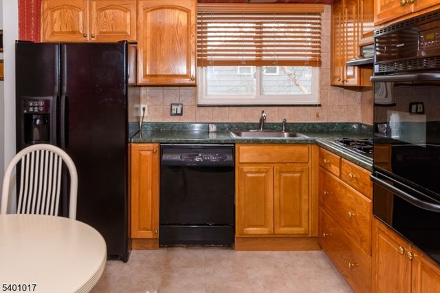 4 Herbert Pl, West Caldwell Twp., NJ 07006