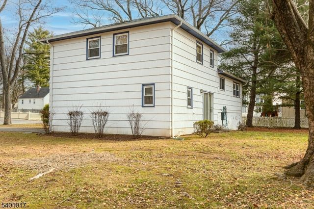 4 Herbert Pl, West Caldwell Twp., NJ 07006