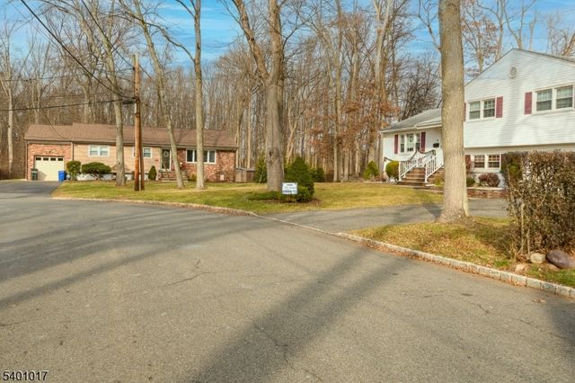 4 Herbert Pl, West Caldwell Twp., NJ 07006