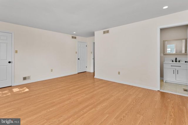 118 SQUIRREL TREE LN, Mount Laurel, NJ 08054