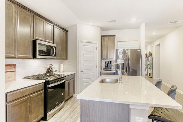 1005 Main ST, Hutto, TX 78634