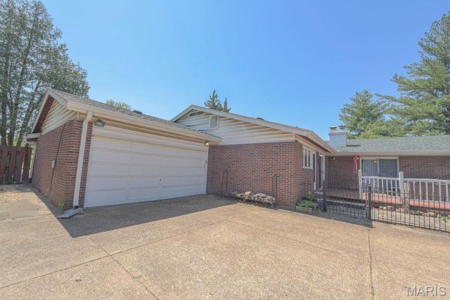 69 Club Grounds North Drive, Florissant, MO 63033