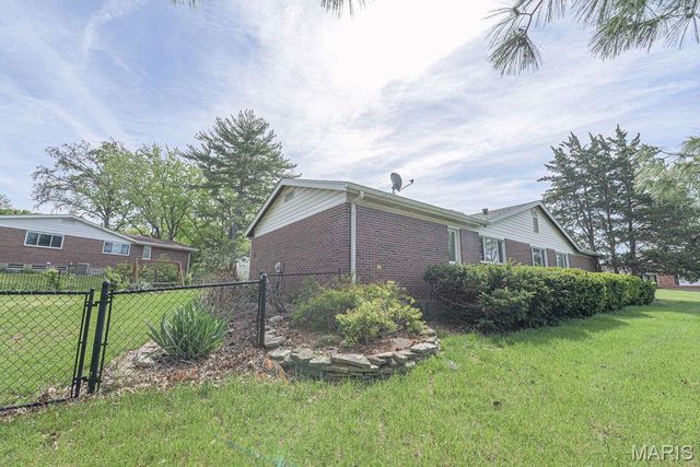 69 Club Grounds North Drive, Florissant, MO 63033