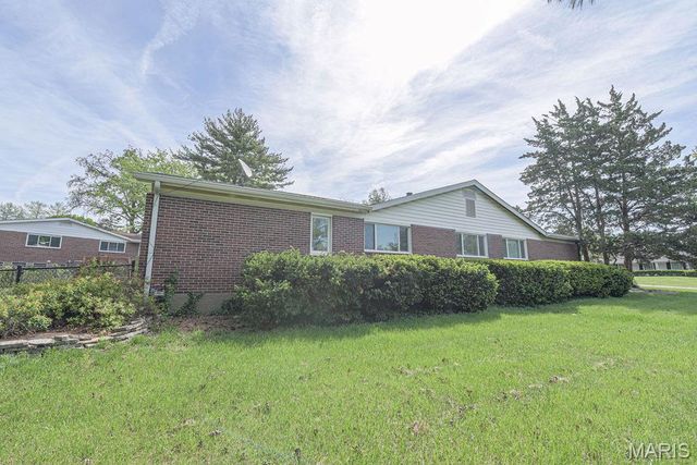 69 Club Grounds North Drive, Florissant, MO 63033