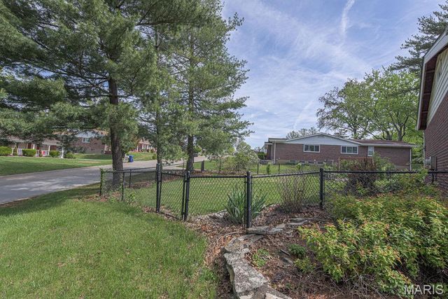 69 Club Grounds North Drive, Florissant, MO 63033