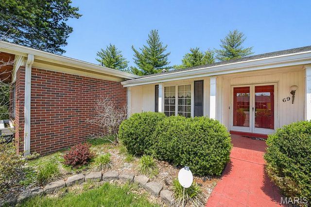 69 Club Grounds North Drive, Florissant, MO 63033