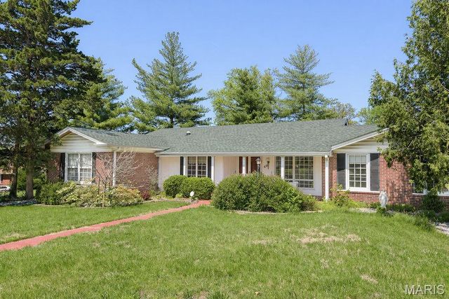 69 Club Grounds North Drive, Florissant, MO 63033