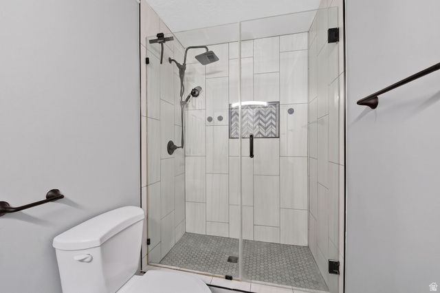 228 BIRMINGHAM LN, North Salt Lake, UT 84054