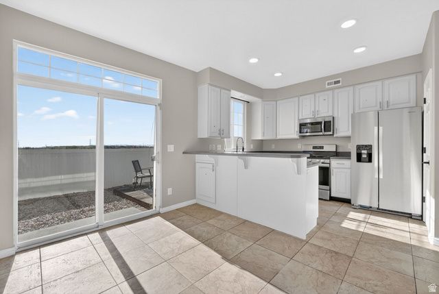 228 BIRMINGHAM LN, North Salt Lake, UT 84054