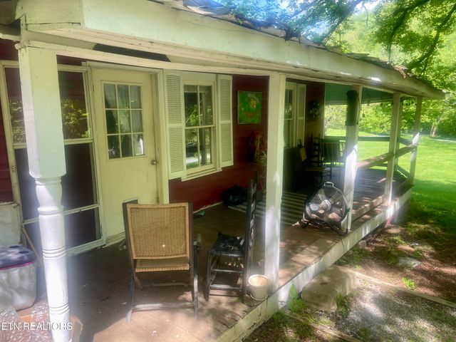 370 Gulley River Rd, Harrogate, TN 37752
