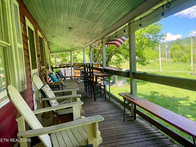 370 Gulley River Rd, Harrogate, TN 37752