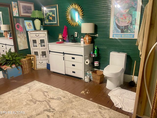 370 Gulley River Rd, Harrogate, TN 37752