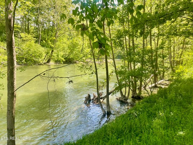 370 Gulley River Rd, Harrogate, TN 37752