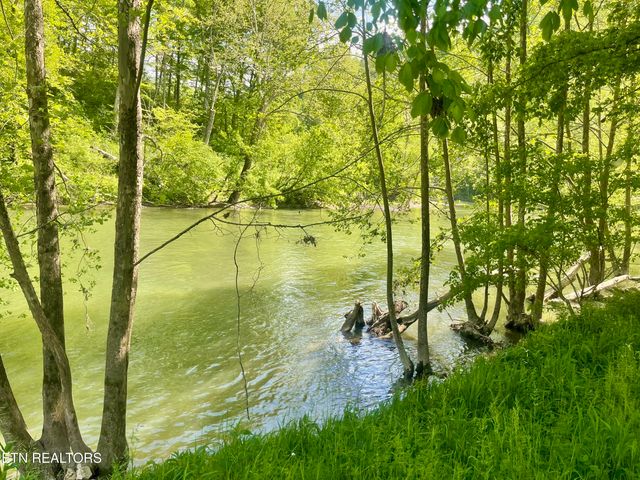 370 Gulley River Rd, Harrogate, TN 37752