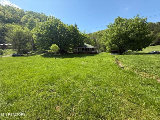 370 Gulley River Rd, Harrogate, TN 37752