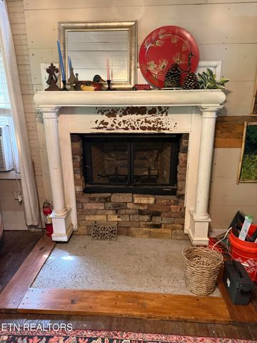370 Gulley River Rd, Harrogate, TN 37752