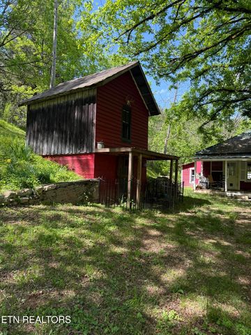 370 Gulley River Rd, Harrogate, TN 37752