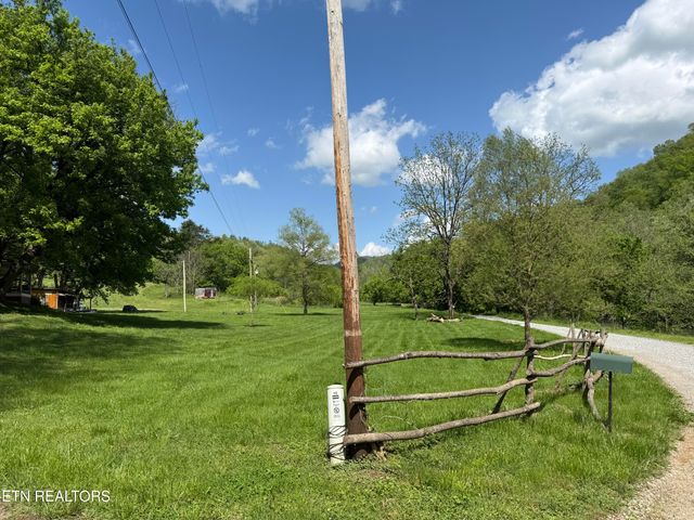 370 Gulley River Rd, Harrogate, TN 37752