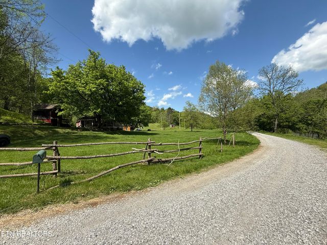 370 Gulley River Rd, Harrogate, TN 37752