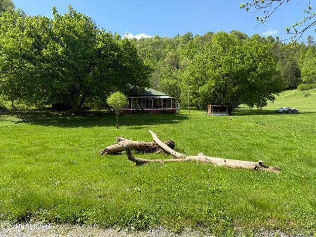 370 Gulley River Rd, Harrogate, TN 37752