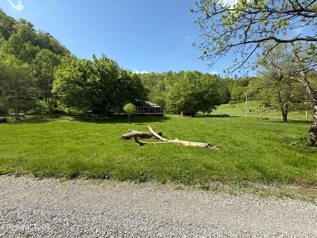 370 Gulley River Rd, Harrogate, TN 37752