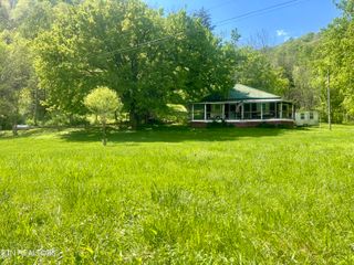370 Gulley River Rd, Harrogate, TN 37752