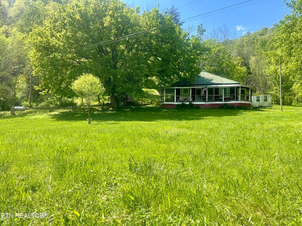 370 Gulley River Rd, Harrogate, TN 37752