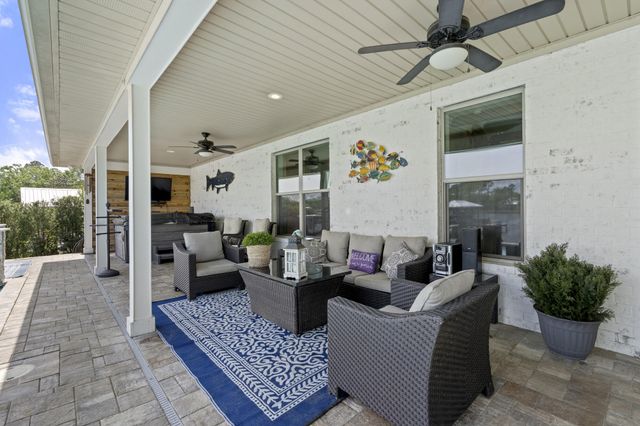 862 Bay Grove Road, Freeport, FL 32439