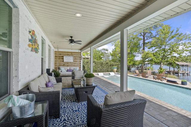 862 Bay Grove Road, Freeport, FL 32439